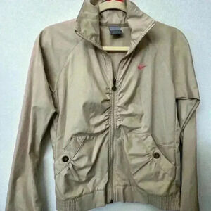 Nike lightweighr windbreaker